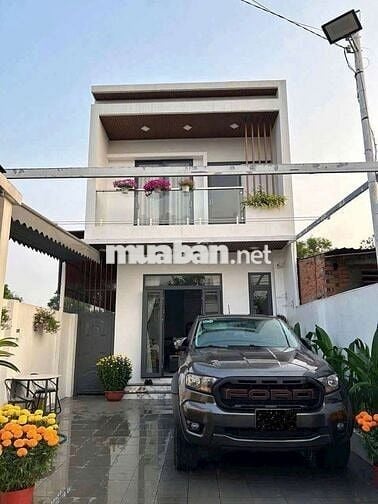 Ông anh họ gửi nhờ em bán gấp căn nhà giá ngộp để trả nợ ngân hàng