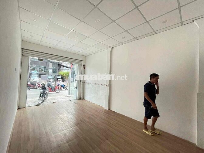 Mặt Bằng Kinh doanh Nguyễn Thị Thập sầm uất và có gác để đồ tiện kd