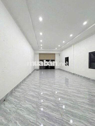 Nhà trệt trống suốt hẻm đường Đề Thám chỉ 7 triệu