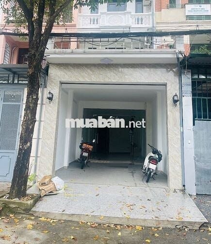 Nhà liền kề phố Trần Kim Xuyến. DT 100m2 x 5 tầng đường rộng 10m