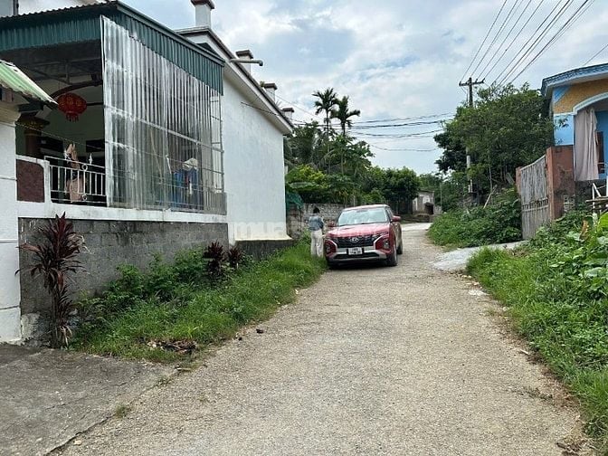 Bán lô đất 180m2 bám mặt đường nhựa liên xã tại Thanh Sơn Lương Sơn HB