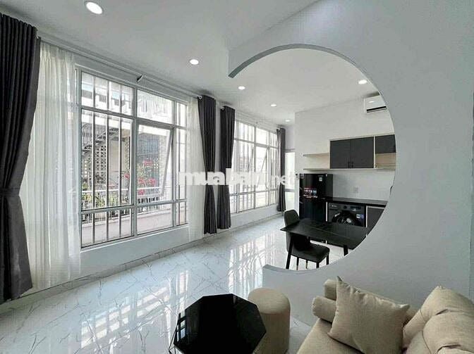 Cho thuê căn hộ đẹp ngay ngã tư Hàng Xanh full nội thất tiện đi Q1, Q