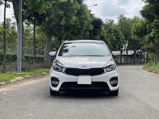 Kia Rondo 2019 số sàn màu trắng