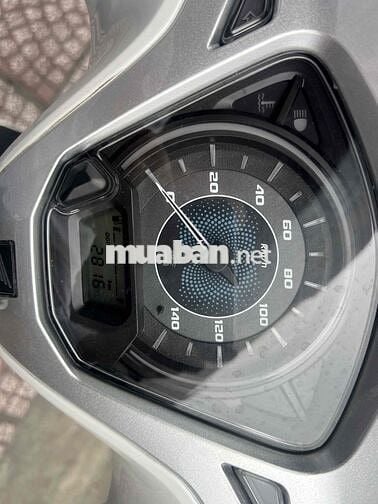 mới về LEAD (trắng tuyết) mới như thùng nhe ac