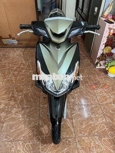 Luvias màu đen đời 2012 biển số Sài Gòn