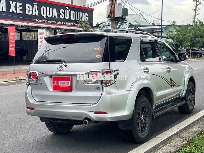 Toyota Fortuner Bạc 7 chỗ