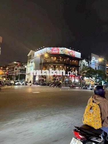 SIÊU VỊ TRÍ CÁCH CHỢ BẾN THÀNH 200M NGANG 10M SD 792M2 3 TẦNG GIÁ 100t