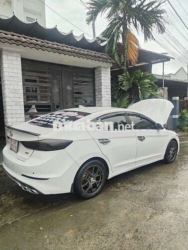 Hyundai Elantra 2016 Số sàn Trắng