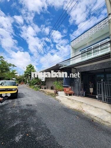 Bán gấp  nhà 1 trệt 1 lầu ở Đ. Lê Thị Lơ 125m2 SHR giá 1 tỉ 240 triệu