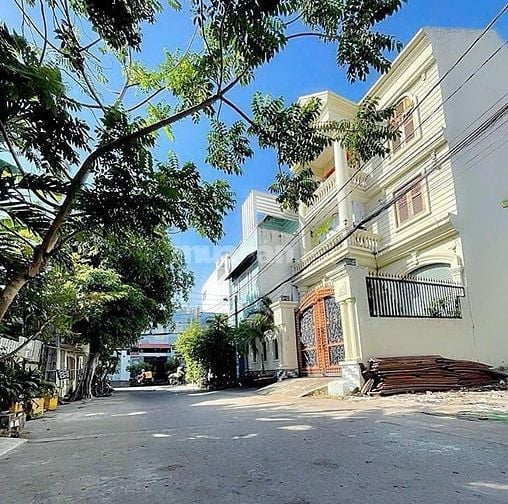 Chủ Đi Nơi Khác Để Lại Nhà Mặt Tiền Quận 2-Đủ Nội Thất-Sổ Riêng-Giá Rẻ