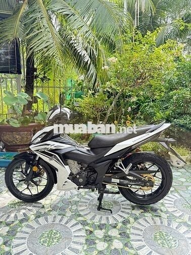 Winner V1 trắng 2016