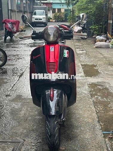 Piaggio Vespa GTS 125ie 4v Đen, Đỏ