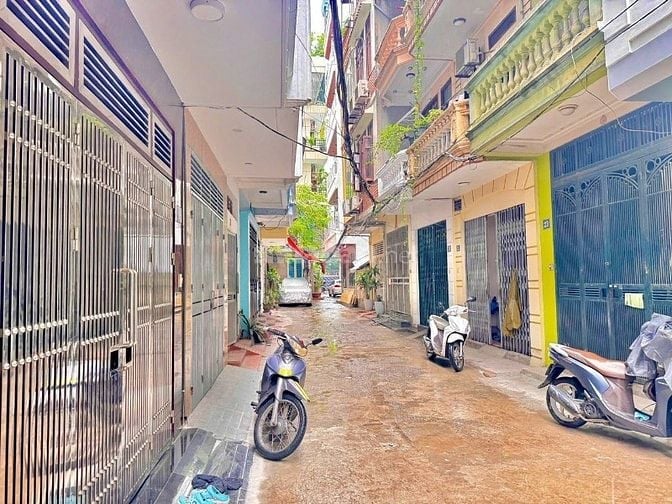 Bán nhà phố Chùa Láng ô tô thang máy thoáng trước sau, 43m2, 5t.