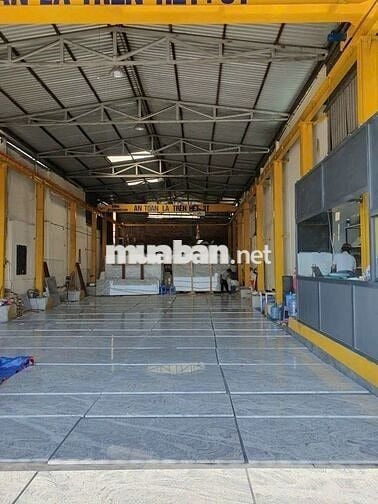CHO THUÊ XƯỞNG 300M2 MẶT TIỀN QL1A, BÌNH TÂN – CÓ CẨU TRỤC 5 TẤN