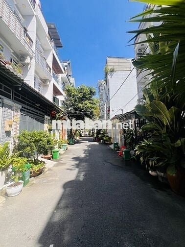 Nhà phố trệt 2 lầu. Có 4Pn 3wc. Dân cư hiện hữu. Mặt tiền 6m hẻm thông