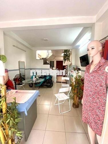 HXH Lạc Long Quân ngay chợ - 4m x 12m - 2 tầng BTCT 3PN - 7,3 tỷ