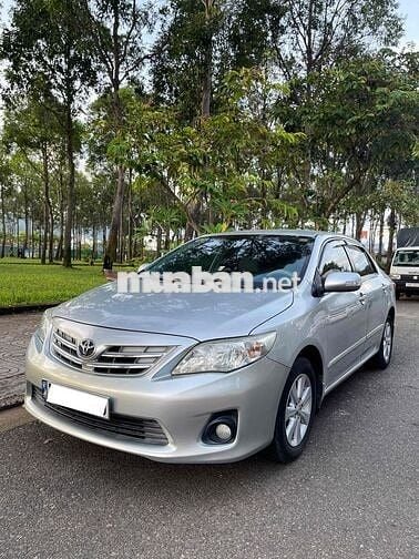 Toyota Corolla Altis 2013 1.8G AT - 120000 km