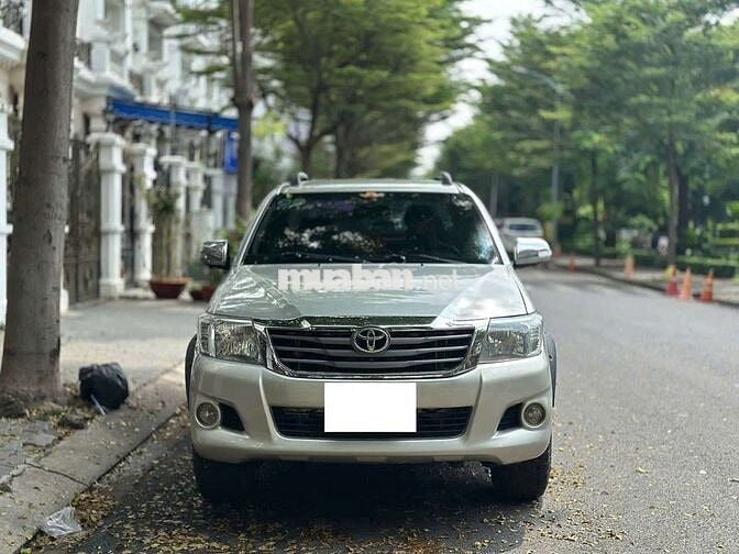 Toyota Hilux 2. 4x2 2012 Bạc 200000 km