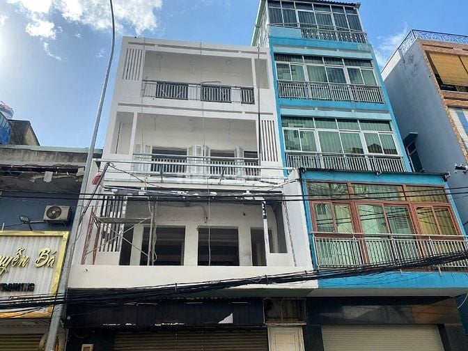 Cho thuê nhà mặt tiền đường Phạm Văn Hai, có thang máy, gần Ông Tạ 