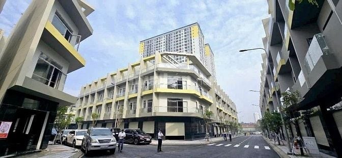 nhà phố Bcons Uni Valley đang đợi chủ nhân tương lai.