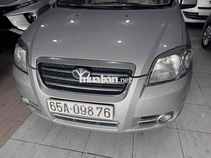 Daewoo Gentra màu Bạc