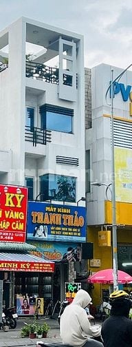 Nhà mặt tiền khu đông đúc an ninh, 