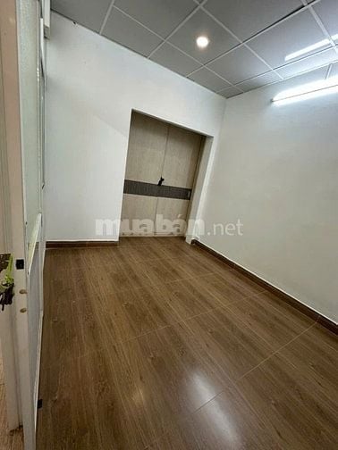 Nhà hẻm Cách Mạng Tháng 8, Quận 3. DT: 4m x 9m. Trệt Lầu 2PN, 2WC