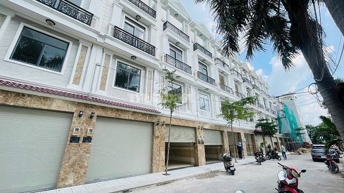 Chính chủ cần bán nhà mới xây- nhà 4 tầng ngay cầu Đúc gần Ql13 