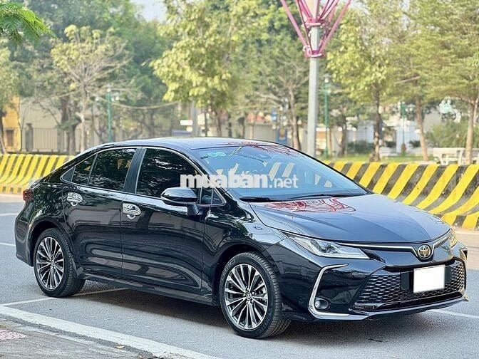 Toyota Corolla Altis 2024 1.8V 17,000 km siêu cọp.