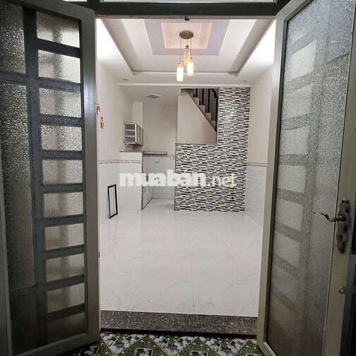 Nhà thuê 2 lầu 1 sân thượng trước trước cổng 3 mét