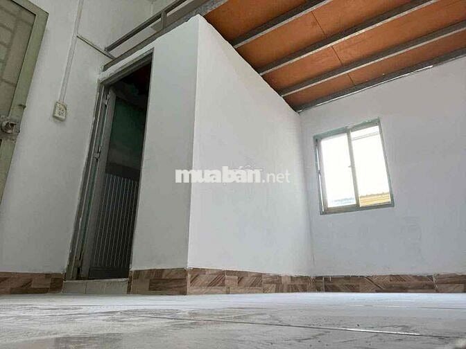 phòng trống mới sơn ,giờ tự do có bv 24/24 ,an ninh ,gần chợ Bình thới