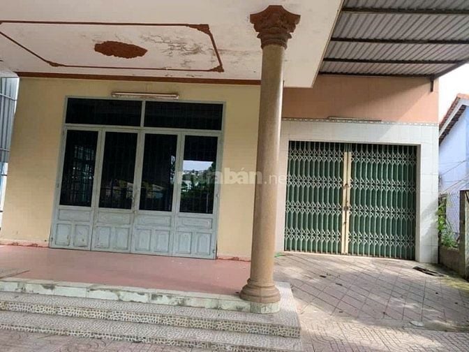 NHÀ CẤP 4, DT 329m2 ( 10x32), thổ cư 140m2 HẺM 11 TRẦN THỊ XANH, TĐH