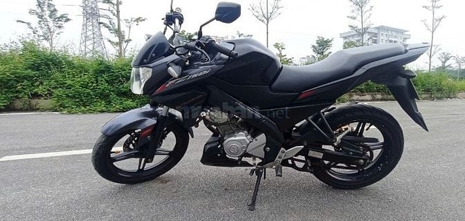 Xe Yamaha FZ150 màu đen sang số mượt, kiểm soát tốt