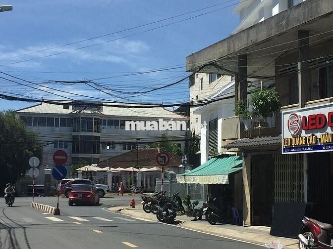 Cho thuê nhà nguyên căn ngay ngã ba Mạc đĩnh chi - 3 tháng 2