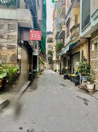 Cần bán gấp nhà 81M², 3 tầng, mặt tiền 5.6m, giá 19 tỷ phố Võng Thị