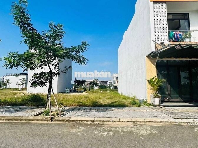 Tôi bán lô đất để xây nhà. Gần với VINHOME Hóc Môn và BV Xuyên Á.