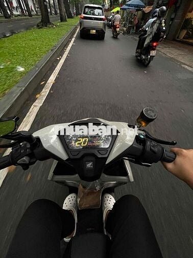 Cần bán vario150 chính chủ