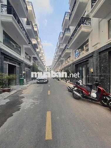 NHÀ PHỐ HÀ HUY GIÁP. TRỆT LỬNG 3 LẦU 4PN 5WC. XE HƠI ĐỖ CỬA