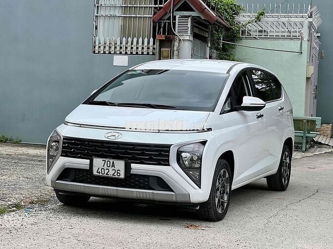 Hyundai Stargazer 2022 Trắng 7 chỗ