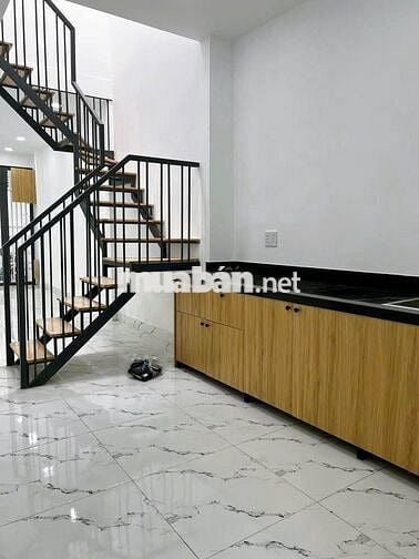 Cho thuê nhà nguyên căn 1trệt 2 lầu 2 phòng ngủ 1 phòng khách 3 toilet