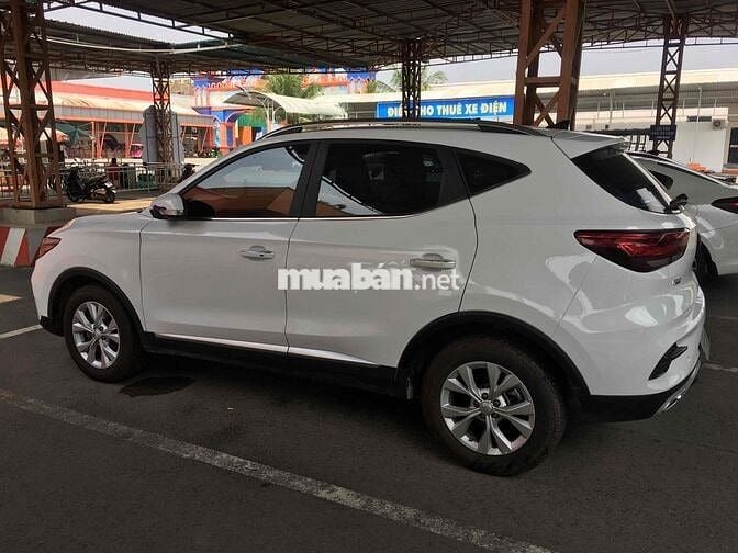 MG ZS 2023 STD 10000 km Trắng