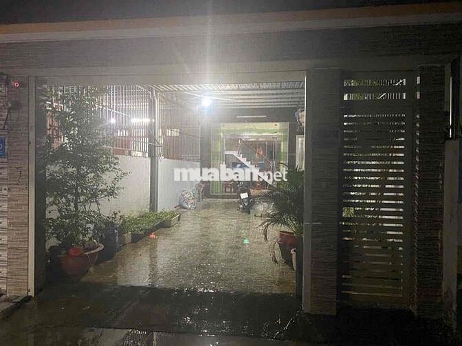 chính chủ cần bán nhà sổ riêng xây kiên cố