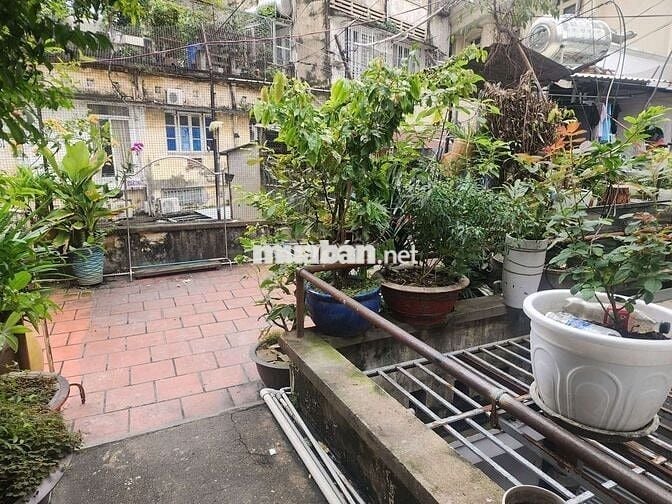 Cho thuê phòng trọ Trần Hưng Đạo,Q1,dtsd 30m2,lầu 2, NTCB giá 5tr.