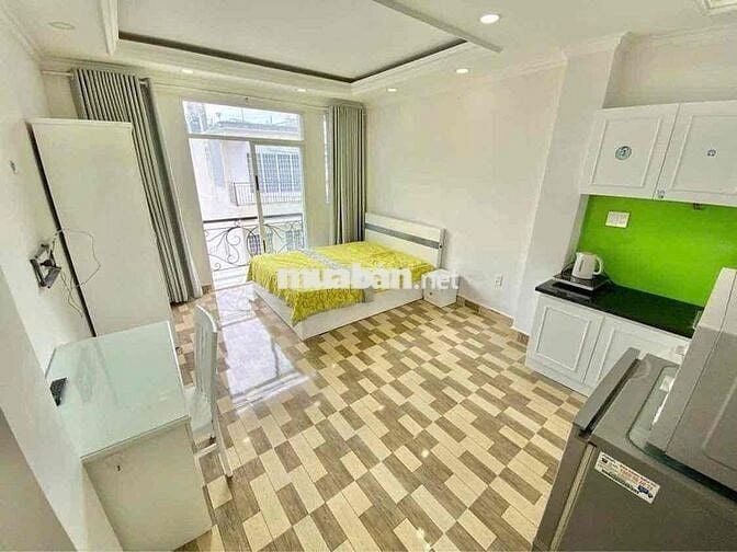 STUIO BAN CÔNG THANG MÁY - NGAY CHỢ HOÀ HƯNG