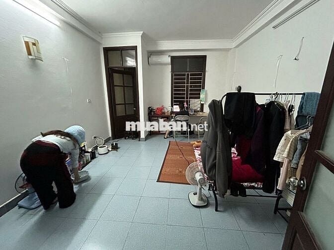 Phòng 30m2 ở 250 Tân Mai, Hoàng Mai Vệ sinh khép kín Điện nước giá dân