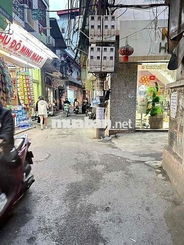 BÁN NHÀ TRUNG TÂM CẦU GIẤY – NGÕ Ô TÔ – THANG MÁY – CHO THUÊ ĐỈNH