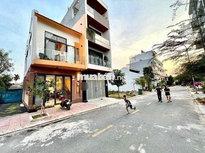 Nhà Mới Đẹp Y Hình DT 110m2 1Trệt 1Lầu 4Pn 3Wc Hẻm Nhựa Ôtô Tải Đậu