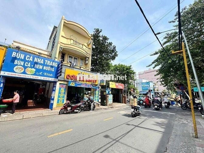 12.5 Tỷ Nhà 3 Tầng MT Nguyễn Trọng Tuyển|3.2x26|Pháp lý hoàn công