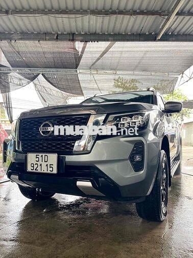 Nissan Navara 2022 VL 4WD 60.000 km Xám