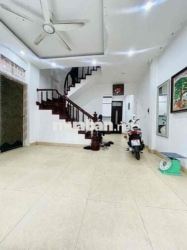 Chính chủ bán nhà Phố Đại Từ, lô góc, ô tô đỗ, có một không hai, 40m2